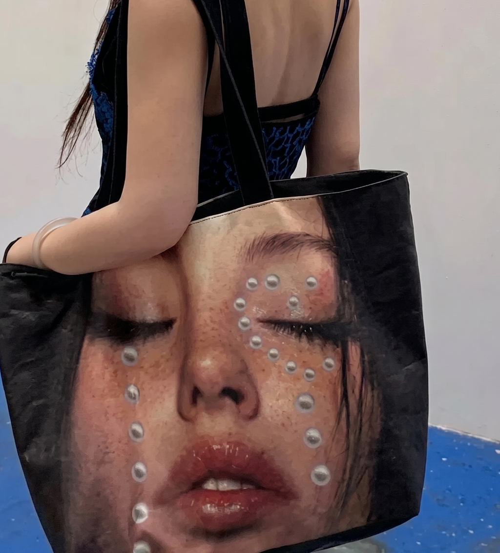 Y2K Portrait Print Tote